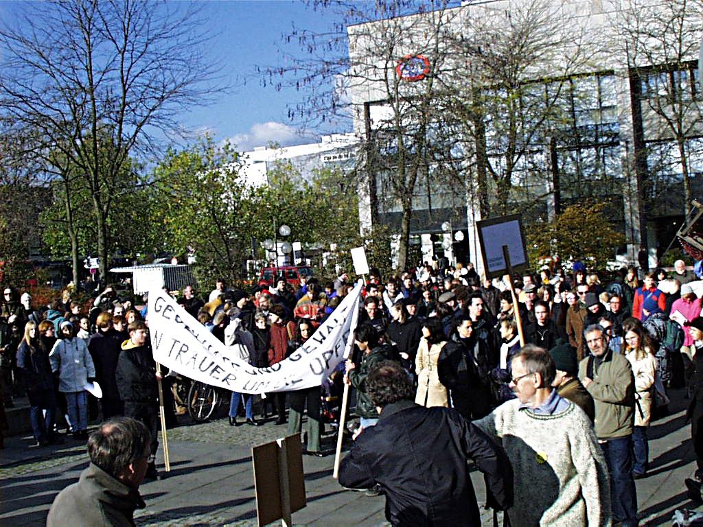 Bild Abschlußkundgebung Rathausplatz
